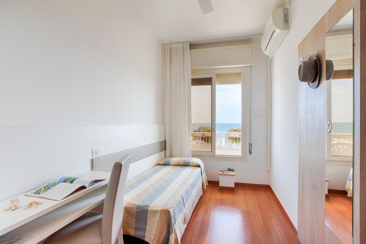 Hotel Telenia Лідо-ді-Єзоло Екстер'єр фото