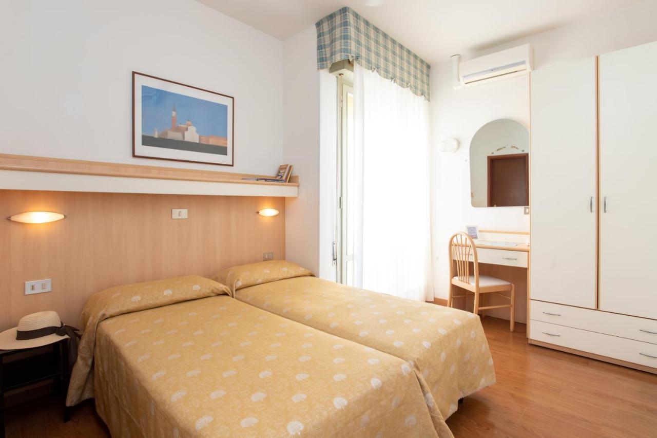 Hotel Telenia Лідо-ді-Єзоло Екстер'єр фото