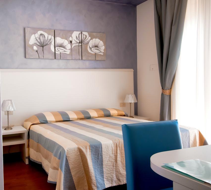 Hotel Telenia Лідо-ді-Єзоло Екстер'єр фото