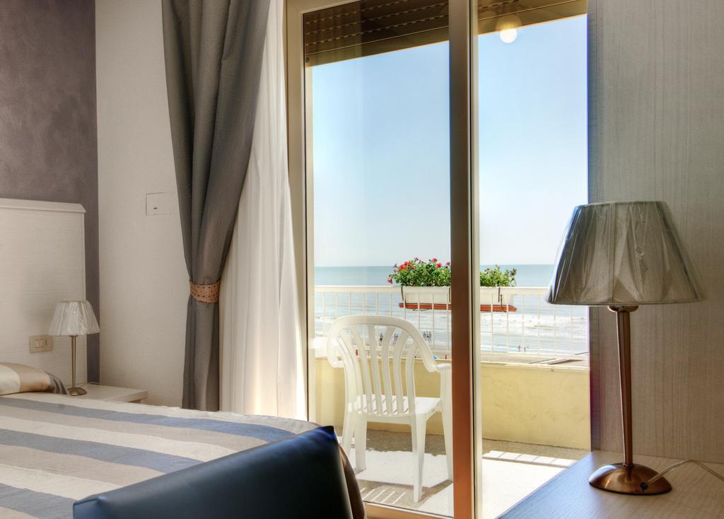 Hotel Telenia Лідо-ді-Єзоло Екстер'єр фото