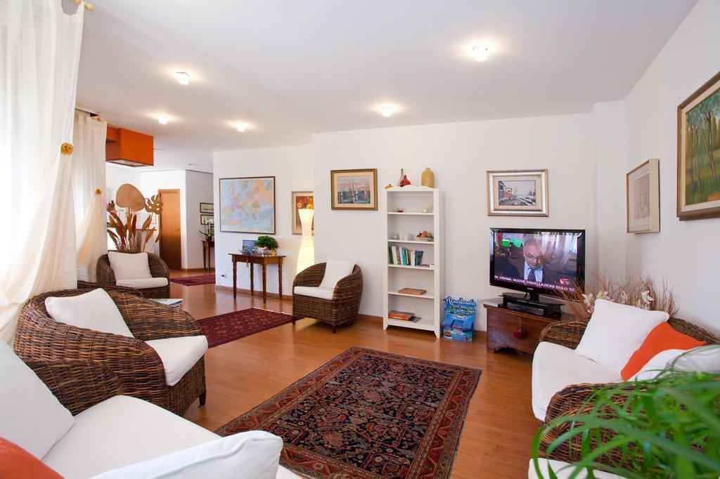 Hotel Telenia Лідо-ді-Єзоло Екстер'єр фото